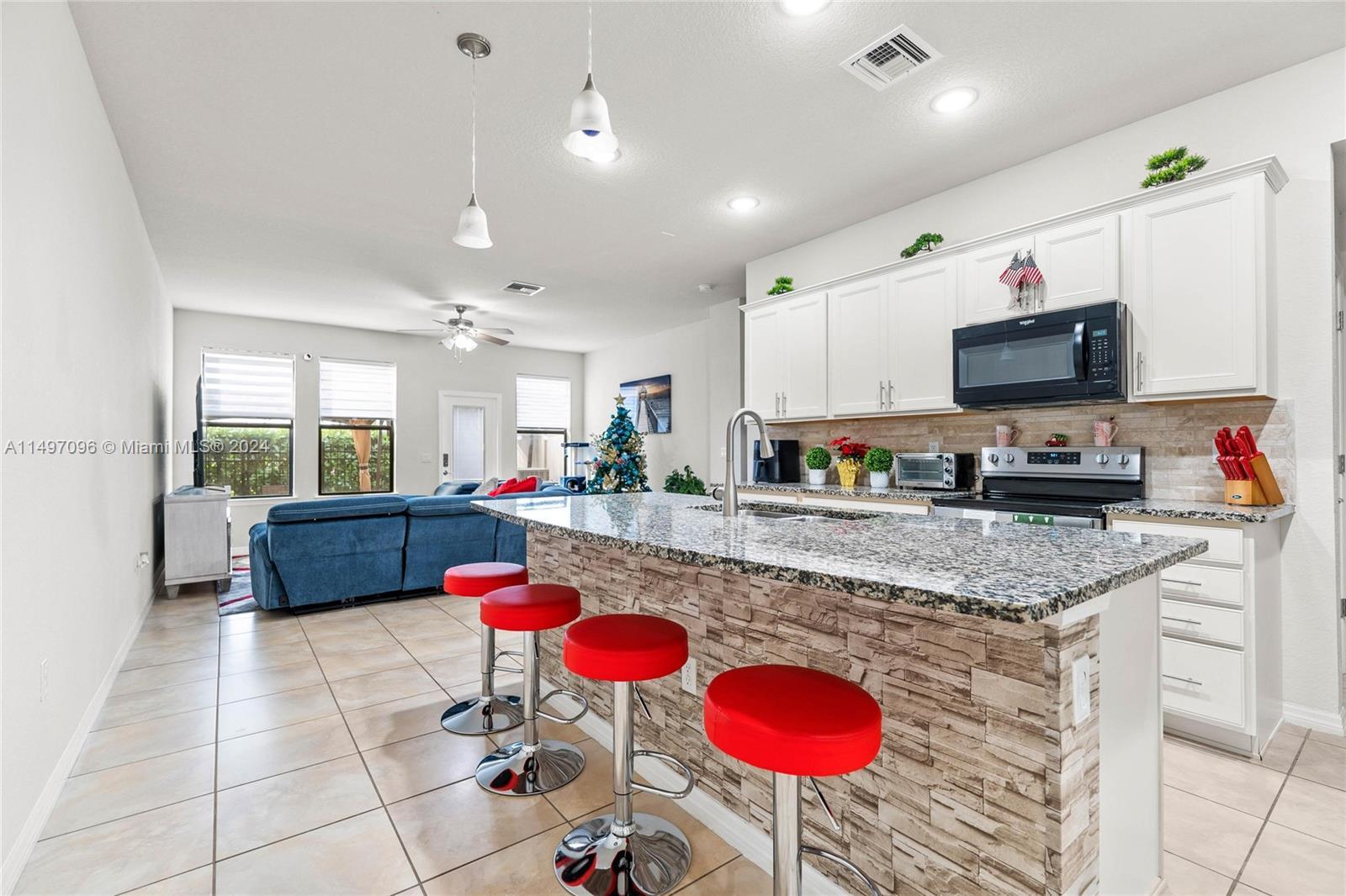 Photo of 2904 Bard St #2904 in Palm Springs, FL