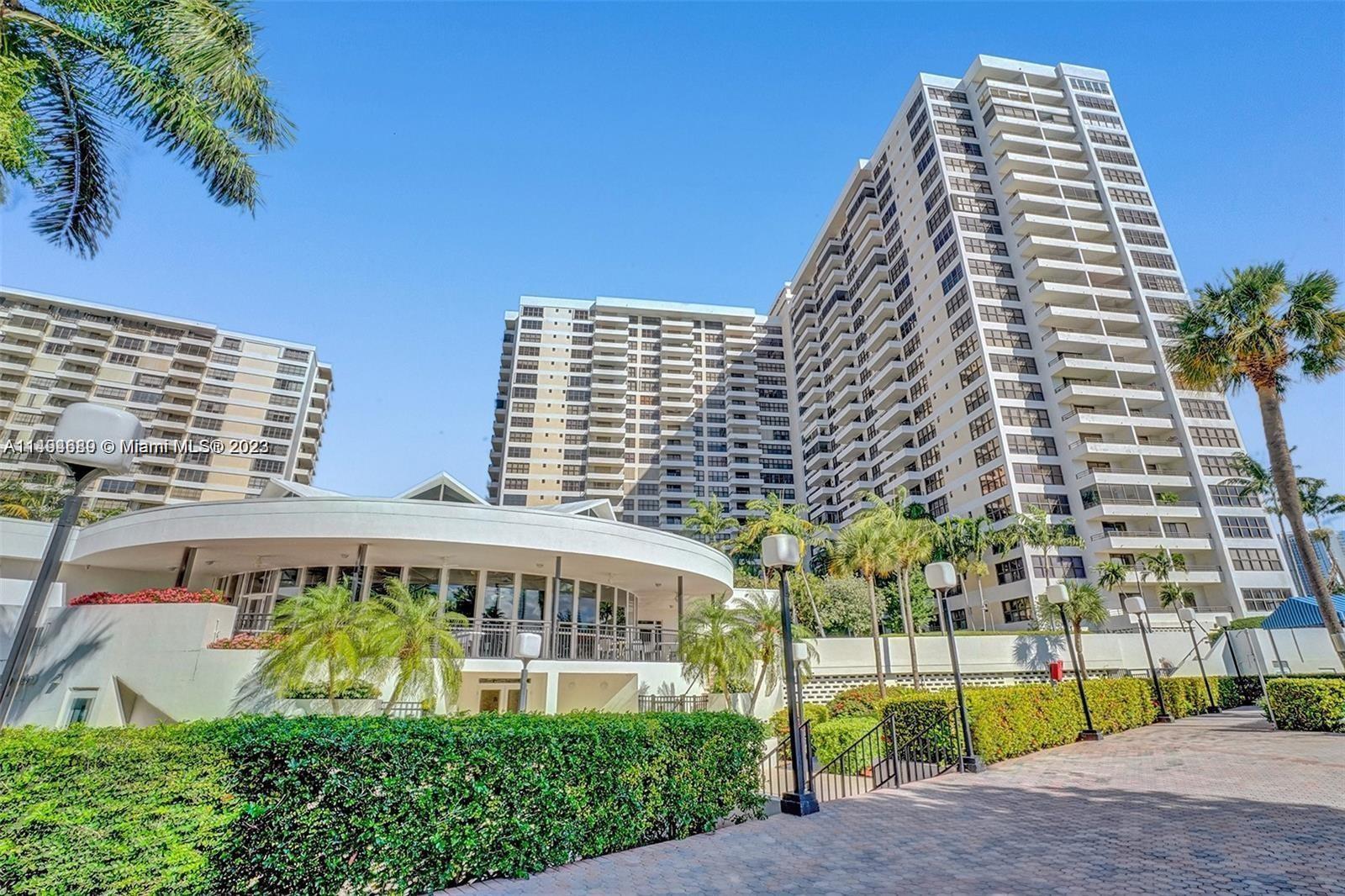 2/2 Corner unit at waterfront hi rise @ Three Island resort style with security .
Amenities: Pool, 