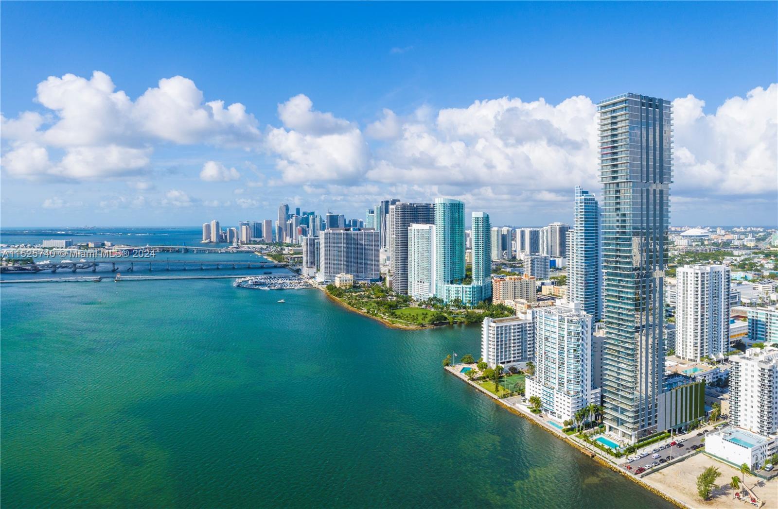 Rising alongside Biscayne Bay, Elysee is at the center of all that's new and exciting in Miami. Edge