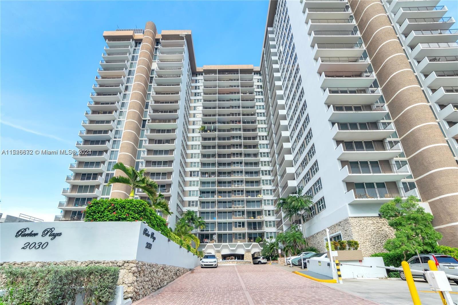 BEAUTIFUL PENTHOUSE UNIT WITH 2 BED AND 2 BATHS AT AN OCEANFRONT BUILDING WITH INTRACOASTAL AND CITY