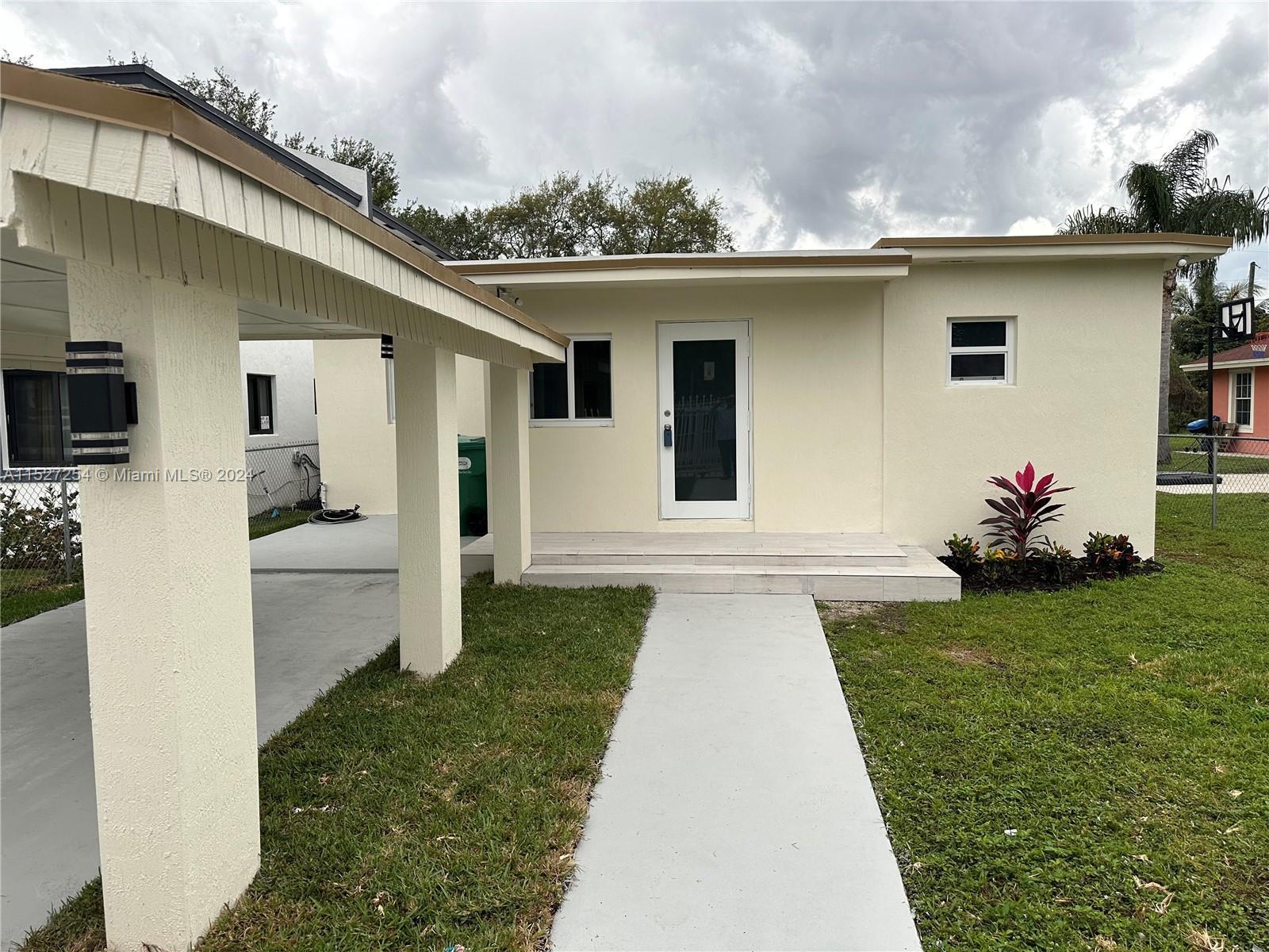Photo of 2960 NW 57th St in Miami, FL