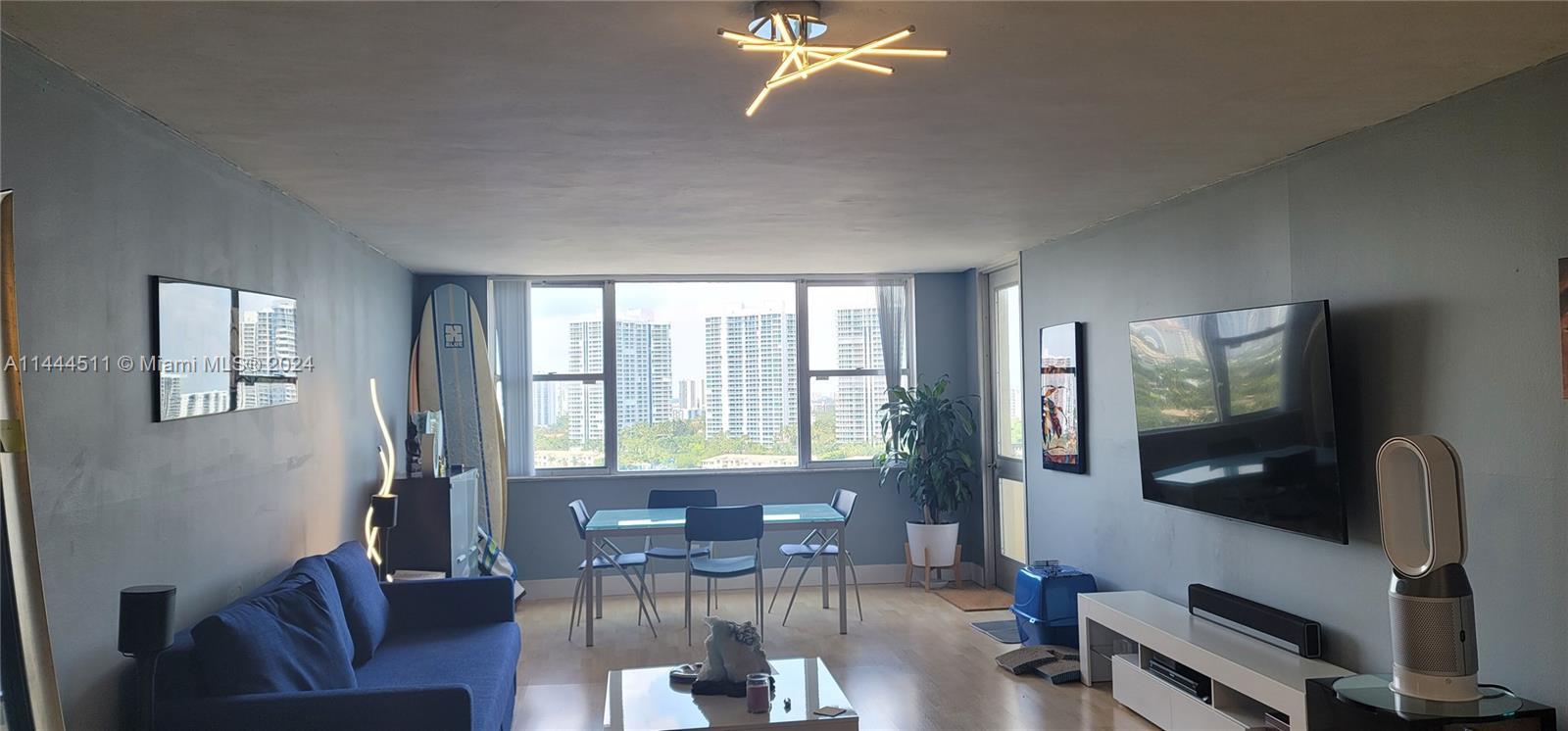 * Best value for 1bed/1bath on the beach in Hallandale Beach!!
* Resort style condominium on the sa