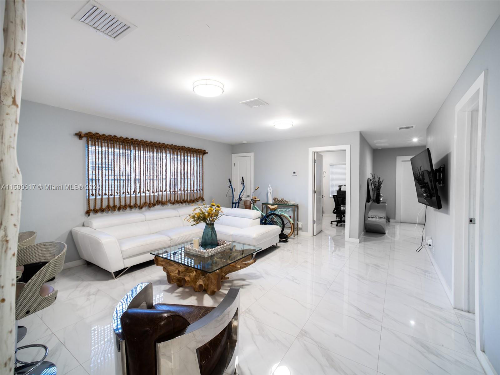 Photo of 5809 Pierce St in Hollywood, FL