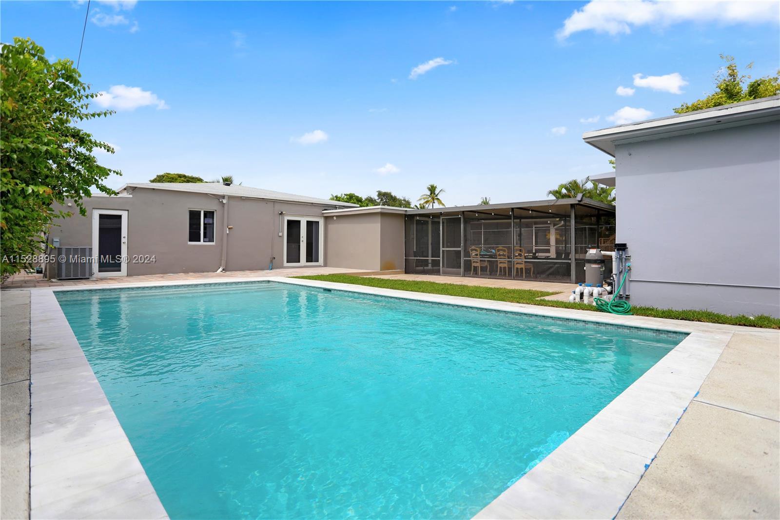 Photo of 1436 Funston St in Hollywood, FL