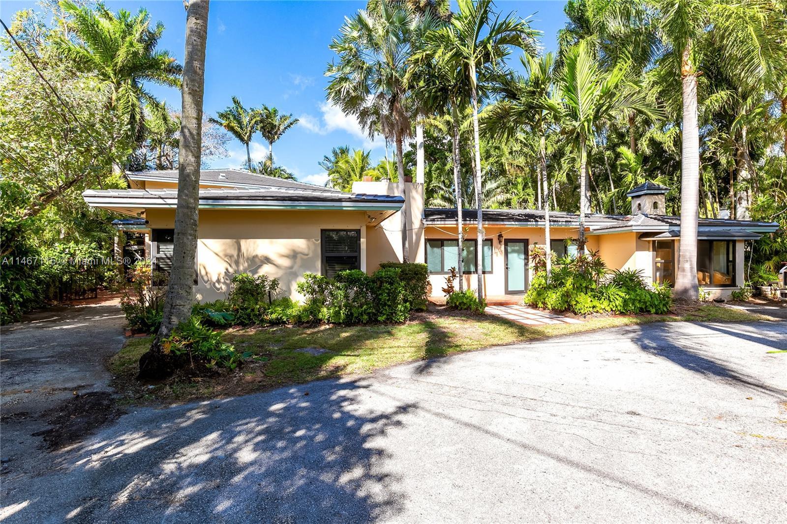 Photo of 1349 Middle River Dr in Fort Lauderdale, FL