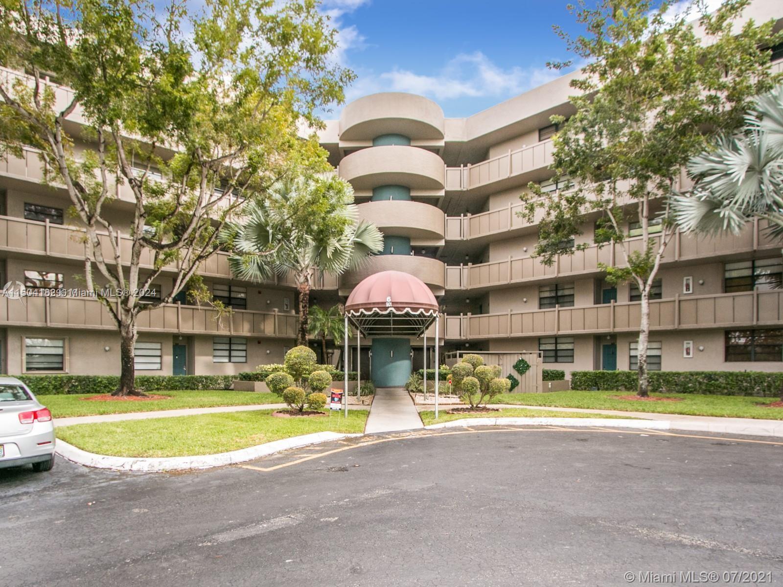 Photo of 901 Colony Point Cir #422 in Pembroke Pines, FL