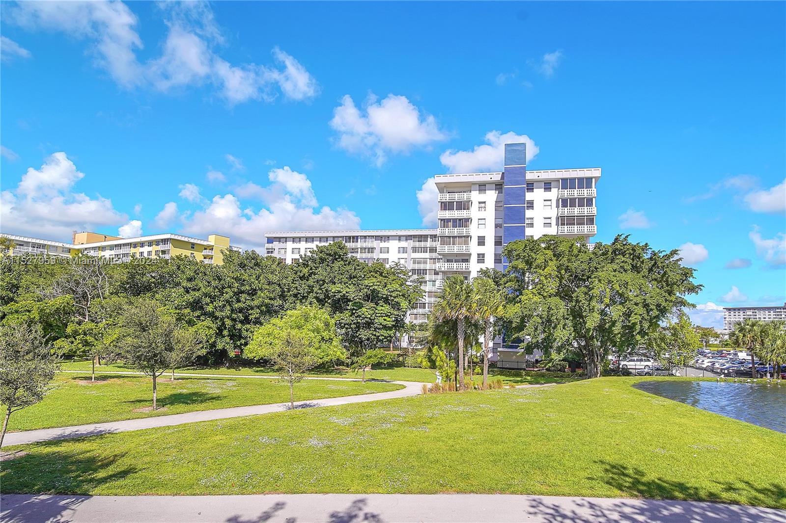 Photo of 4350 Hillcrest Dr #120 in Hollywood, FL