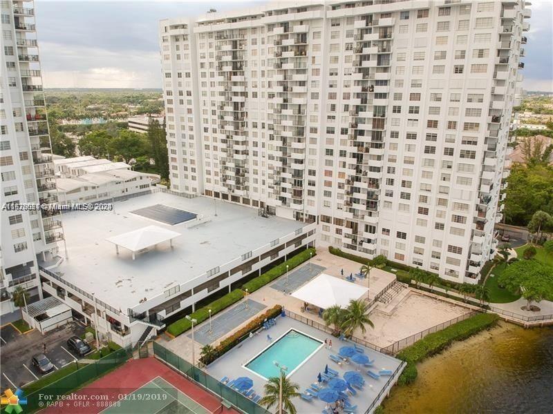 2 BED 2 BATH, GREAT LOCATION, 2 POOLS, GYM, AND TENNIS. AMAZING VIEW TO THE BAY. CLOSE TO AVENTURA M
