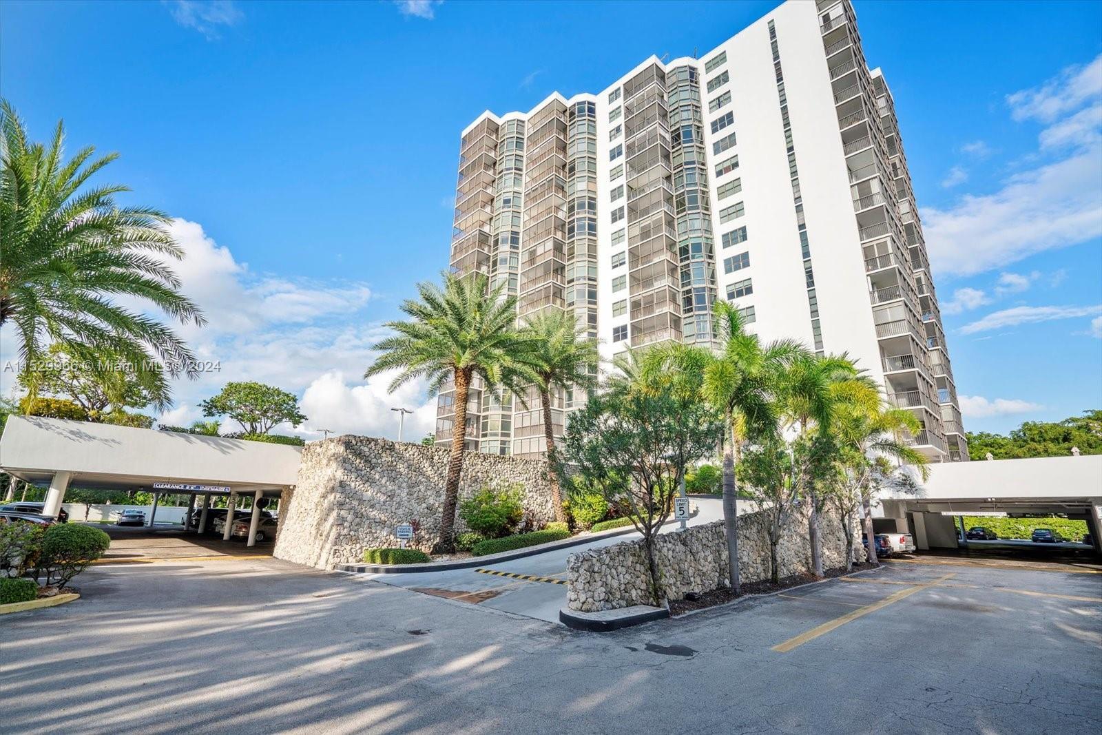 In the heart of Aventura, breathtaking views of the Turnberry Golf, canal and marina, this 2 bedroom