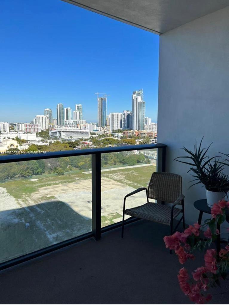 Luxurious One Bedroom Apartment , soaring 14 stories above Miami Arts and Entertainment District. 30