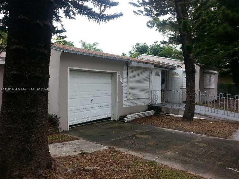 Photo of 2447 Pierce St #2 in Hollywood, FL
