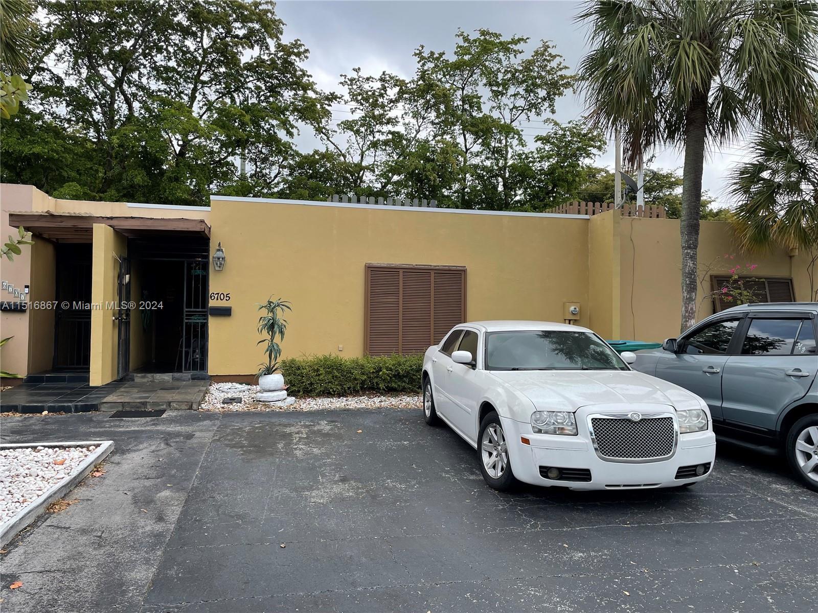 Photo of 6705 Kingsmoor Wy in Miami Lakes, FL