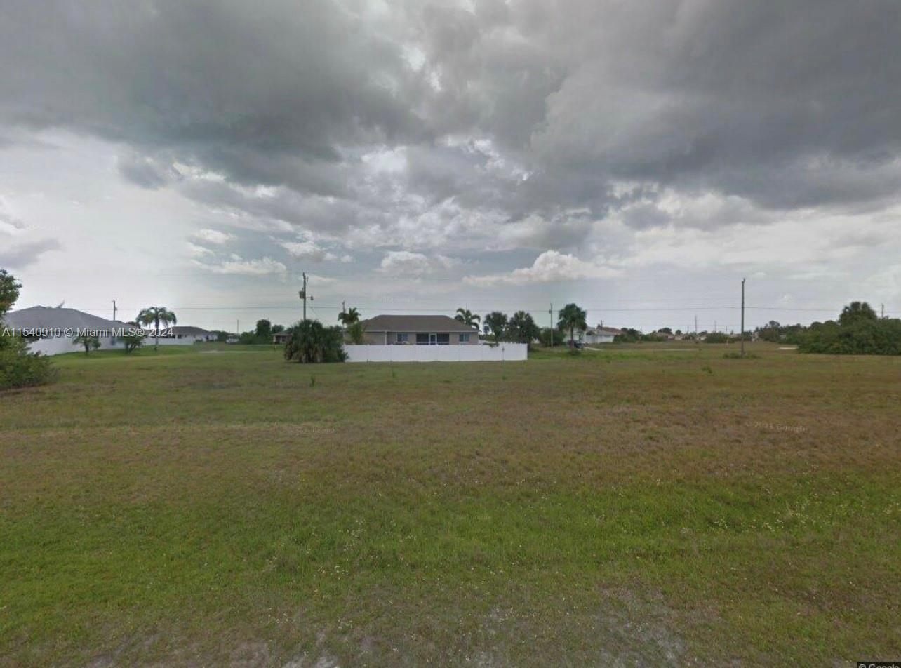 Photo of 302 NW 25th Ave in Cape Coral, FL