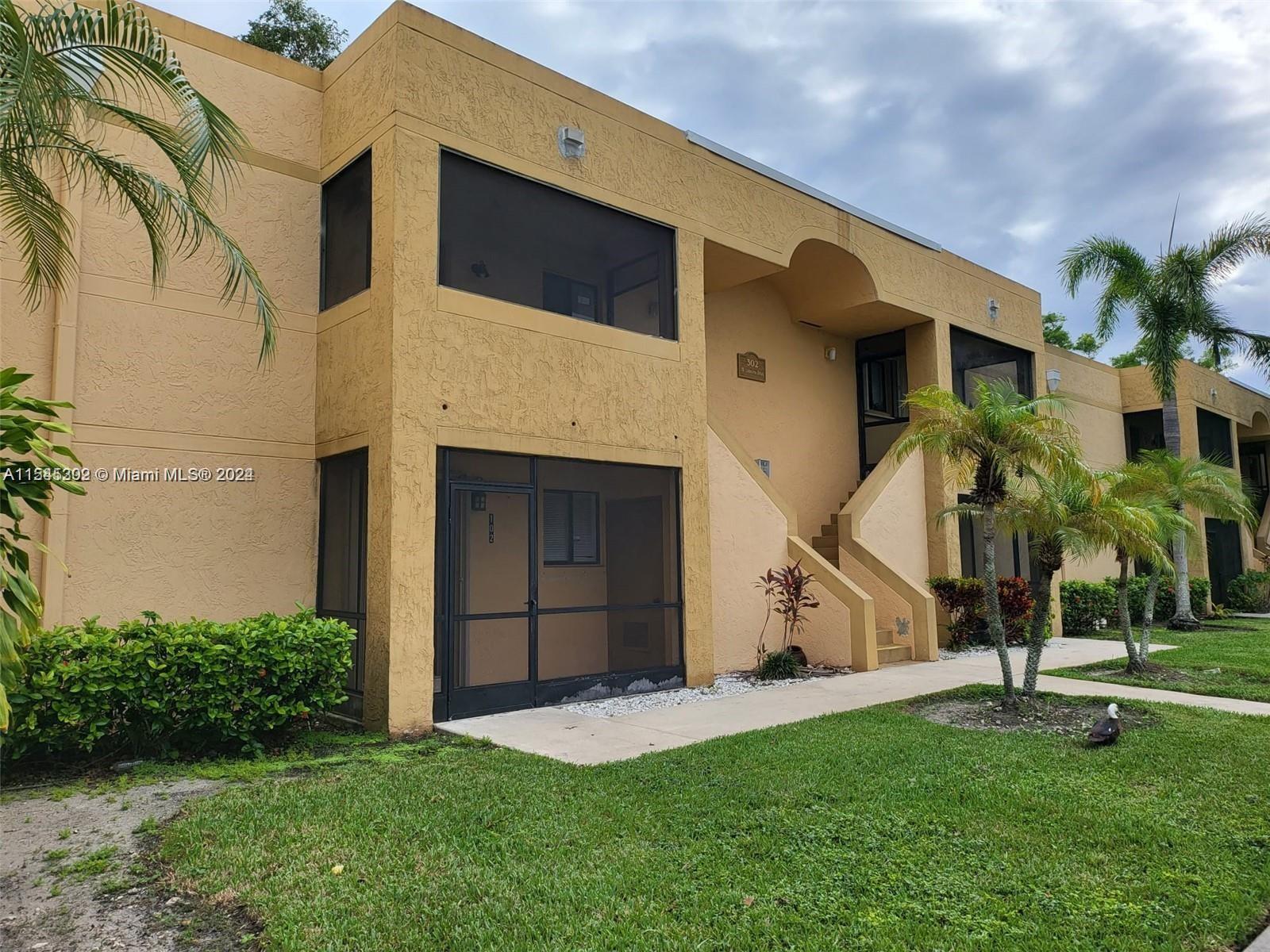 Photo of 151 Lakeview Dr #102 in Weston, FL