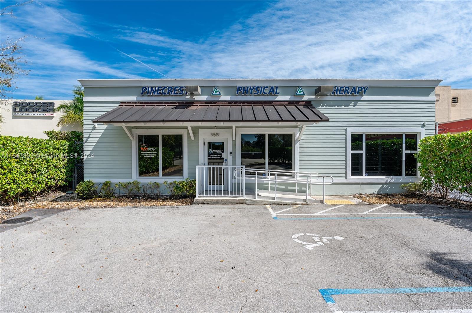 Photo of 9619 S Dixie Hwy in Pinecrest, FL