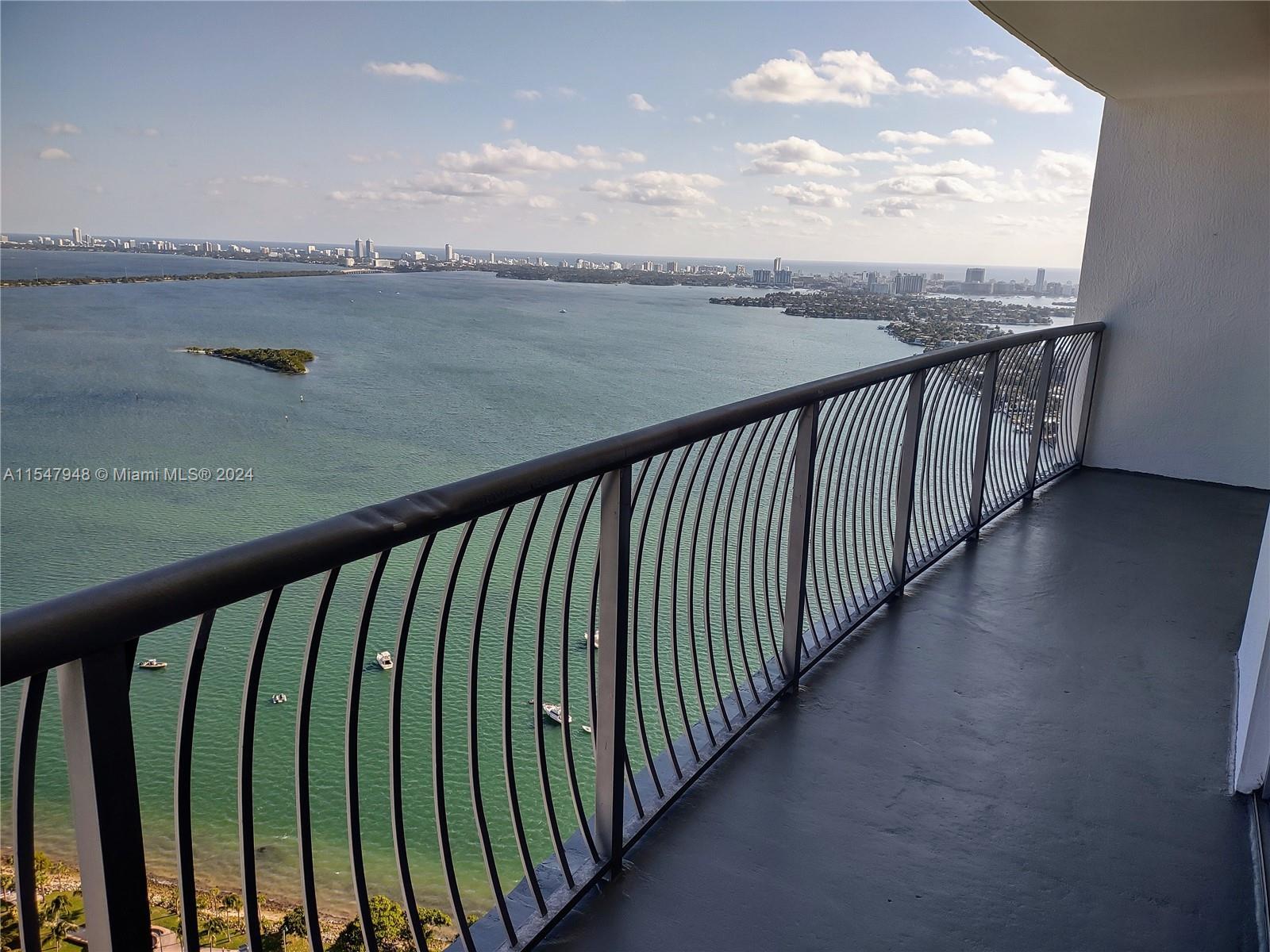 GREAT OPPORTUNITY HIGH FLOOR UNIT @ OPERA TOWER. BEST LINE 1 BED 1 BATH WITH AMAZING BAY VIEWS. FRES