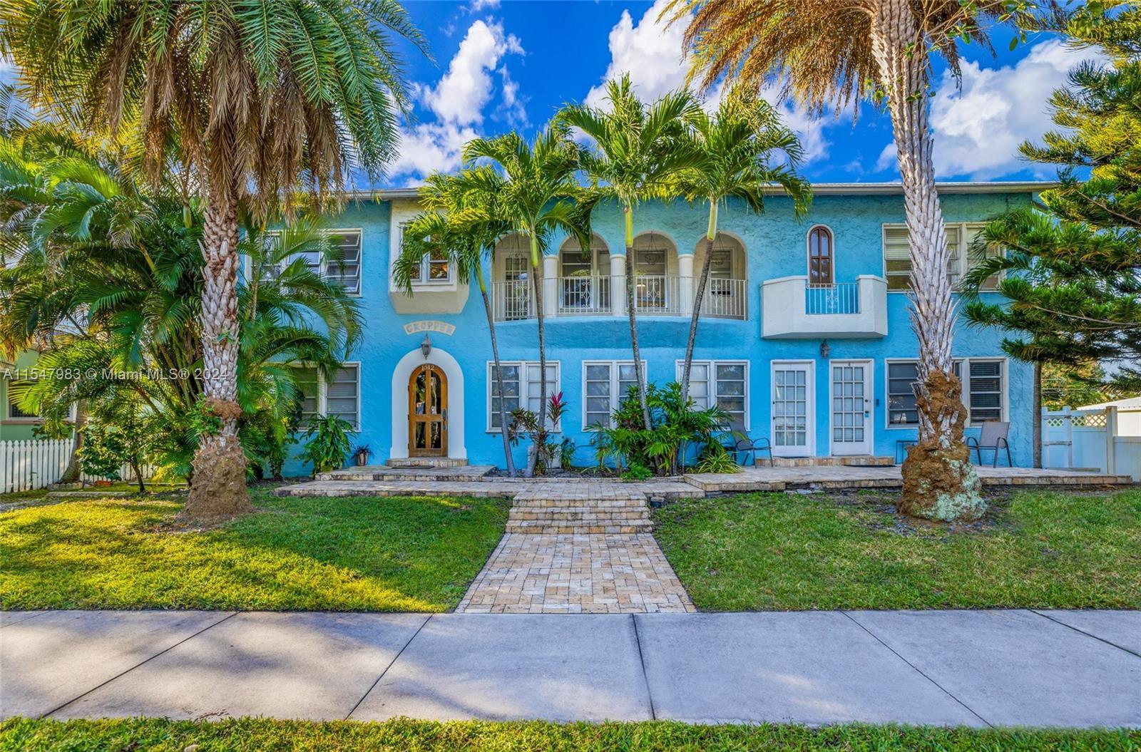 Photo of 1512 Harrison St in Hollywood, FL