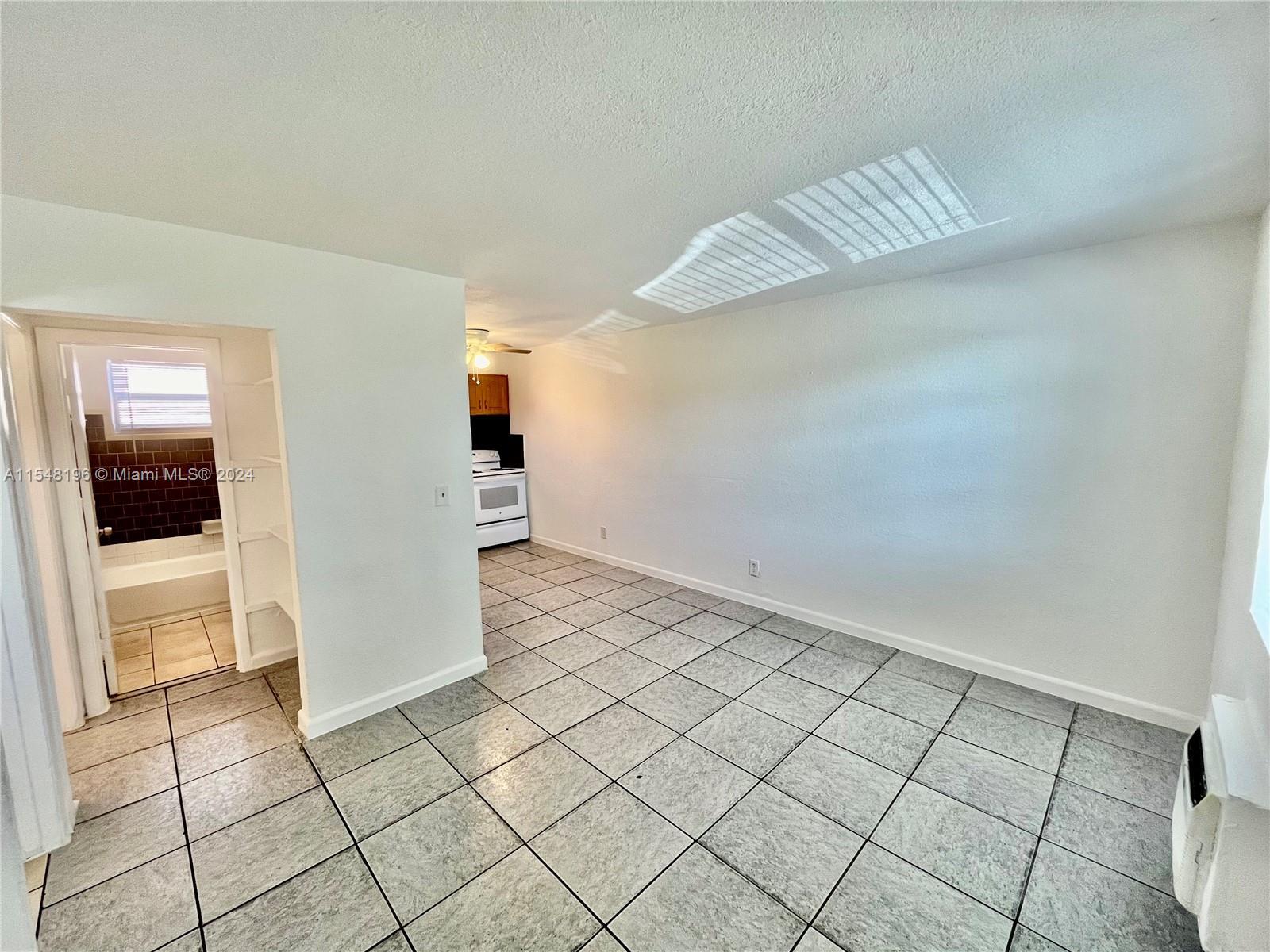 Photo of 701 NW 7th Ave #4 in Hallandale Beach, FL