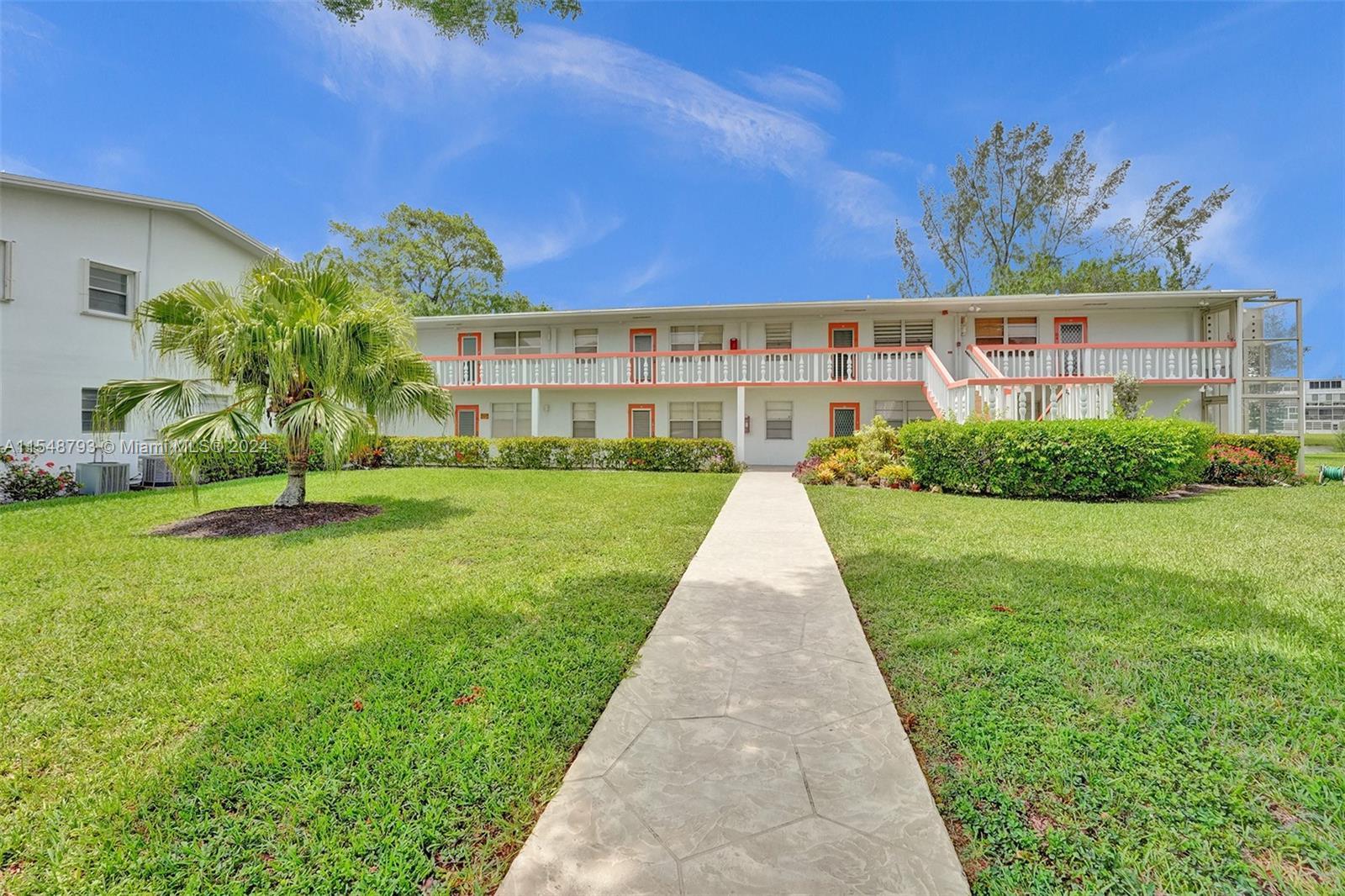 Welcome to this beautiful, ground-floor, sunny apartment located in Century Village Deerfield Beach,