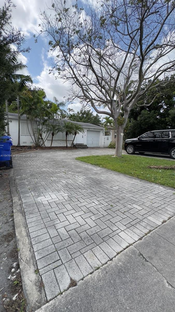 Photo of 2426 Johnson St in Hollywood, FL