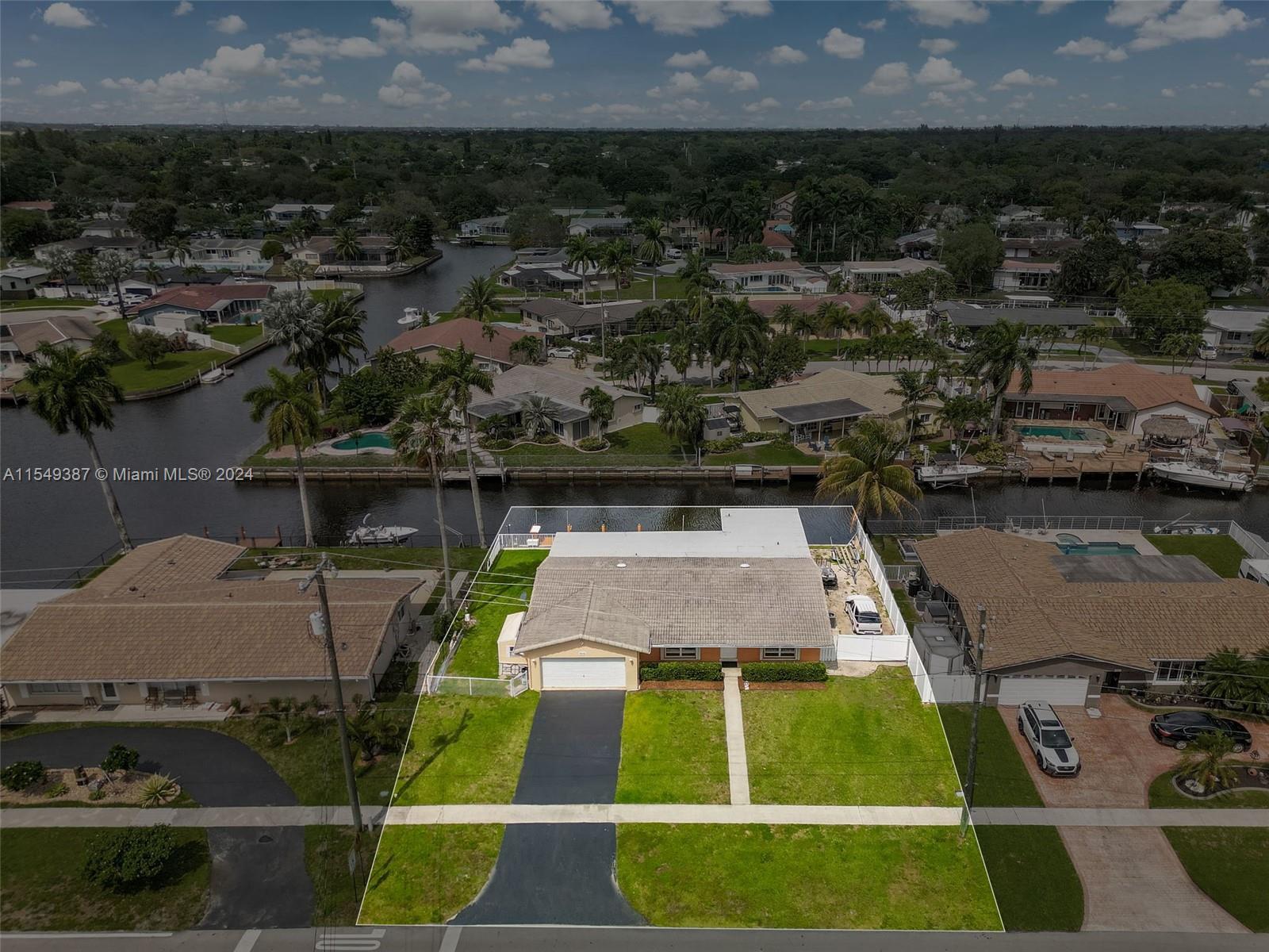 Photo of 6041 SW 16th St in Plantation, FL