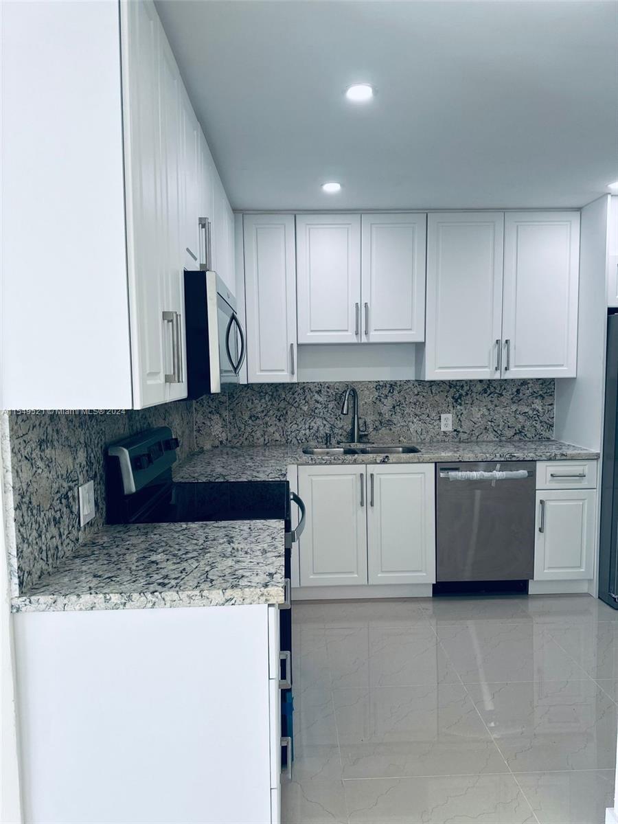 Photo of 4200 Hillcrest Dr #503 in Hollywood, FL