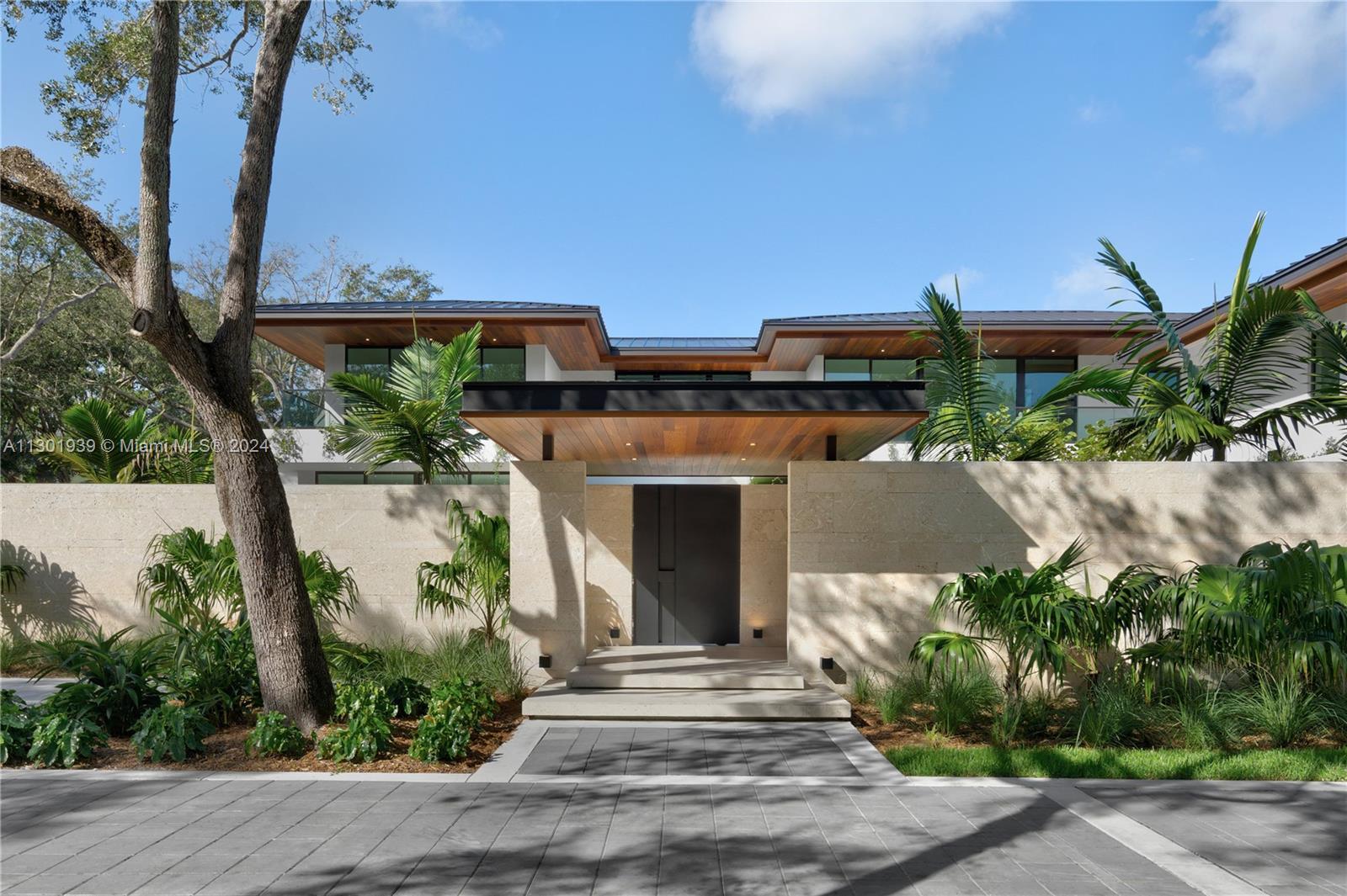Photo of 10840 Old Cutler Rd in Coral Gables, FL