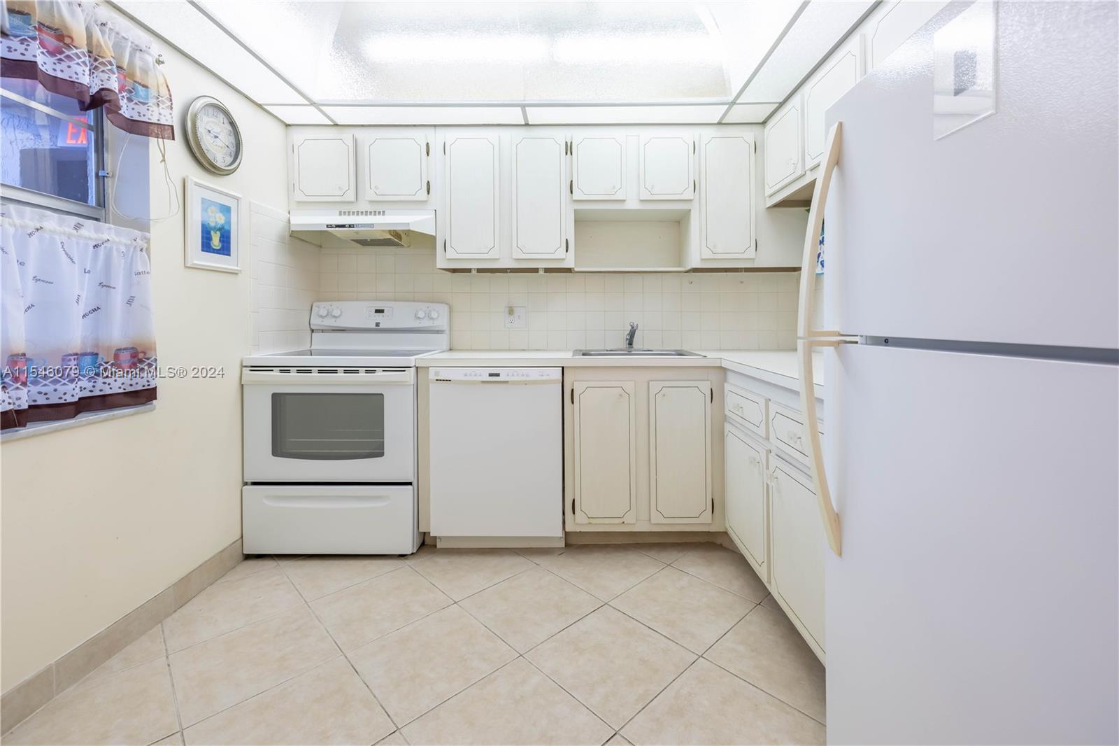 Photo of 1055 Country Club Dr #202 in Margate, FL