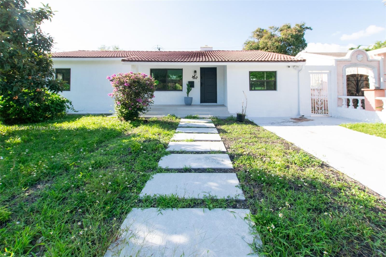 Photo of 1604 Funston St in Hollywood, FL