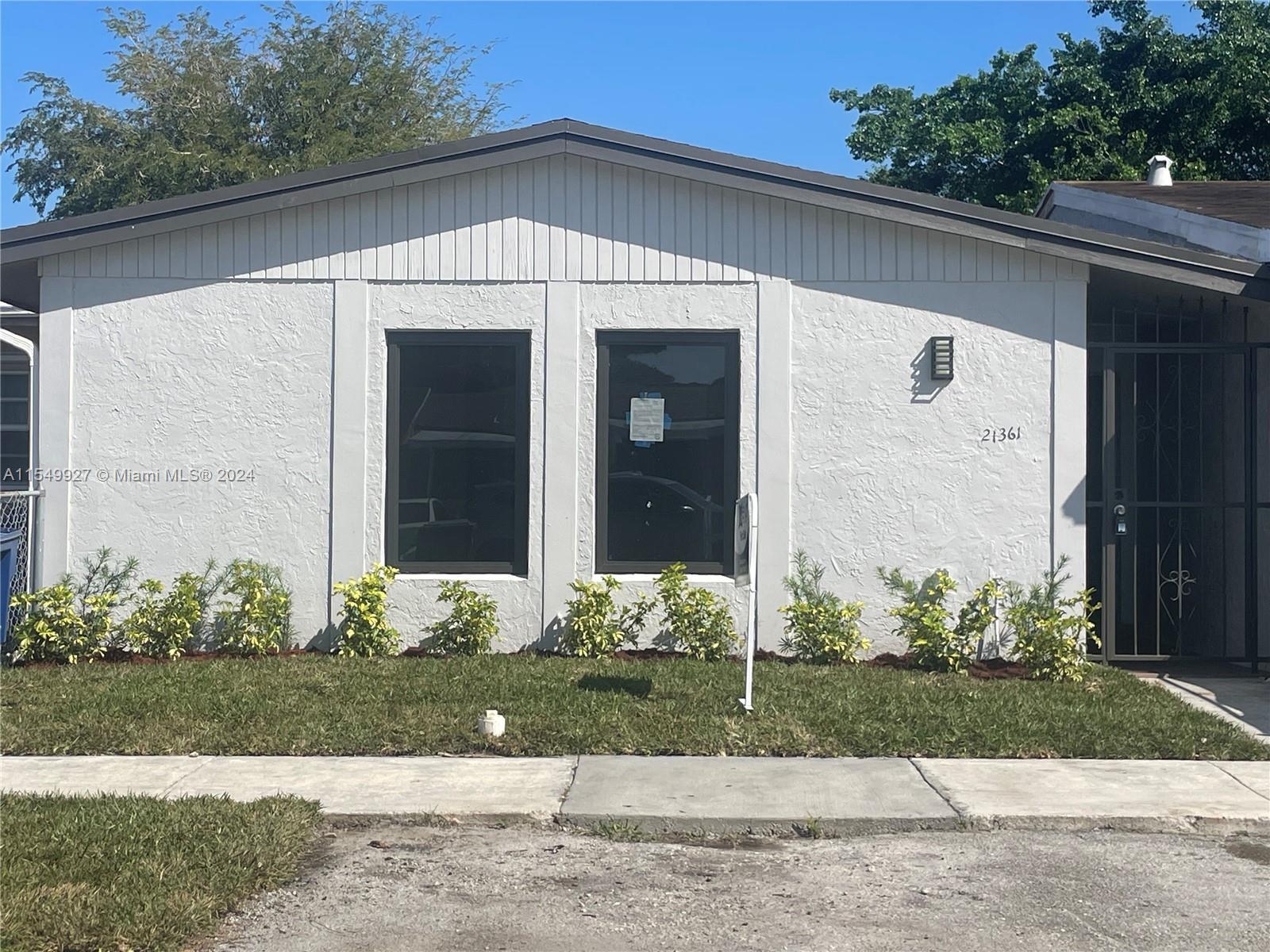 Photo of 21361 NW 39th Ave in Miami Gardens, FL