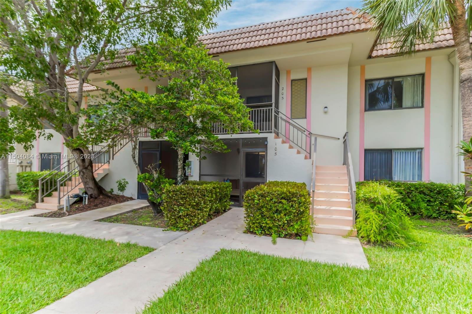 Photo of 401 Lakeview Dr #105 in Weston, FL