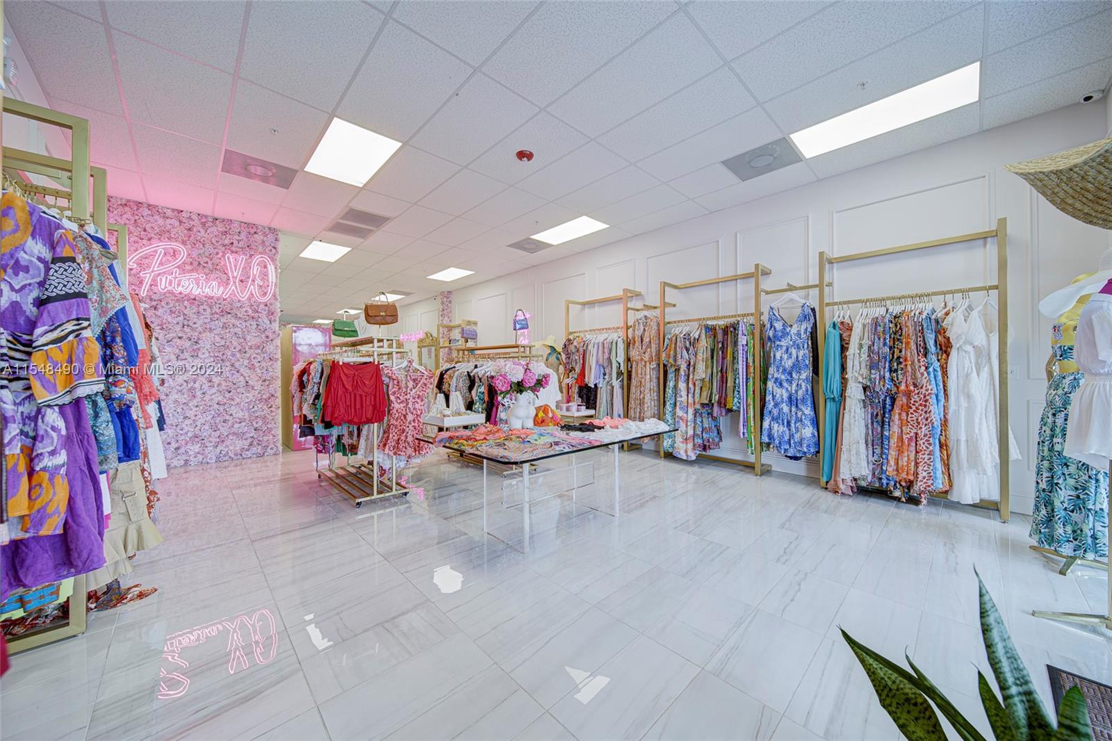 Clothing Retail Store For Sale In Miami, Miami, FL, 33186
