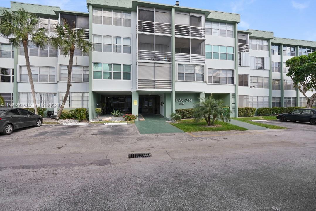 Photo of 2751 Taft St #401 in Hollywood, FL