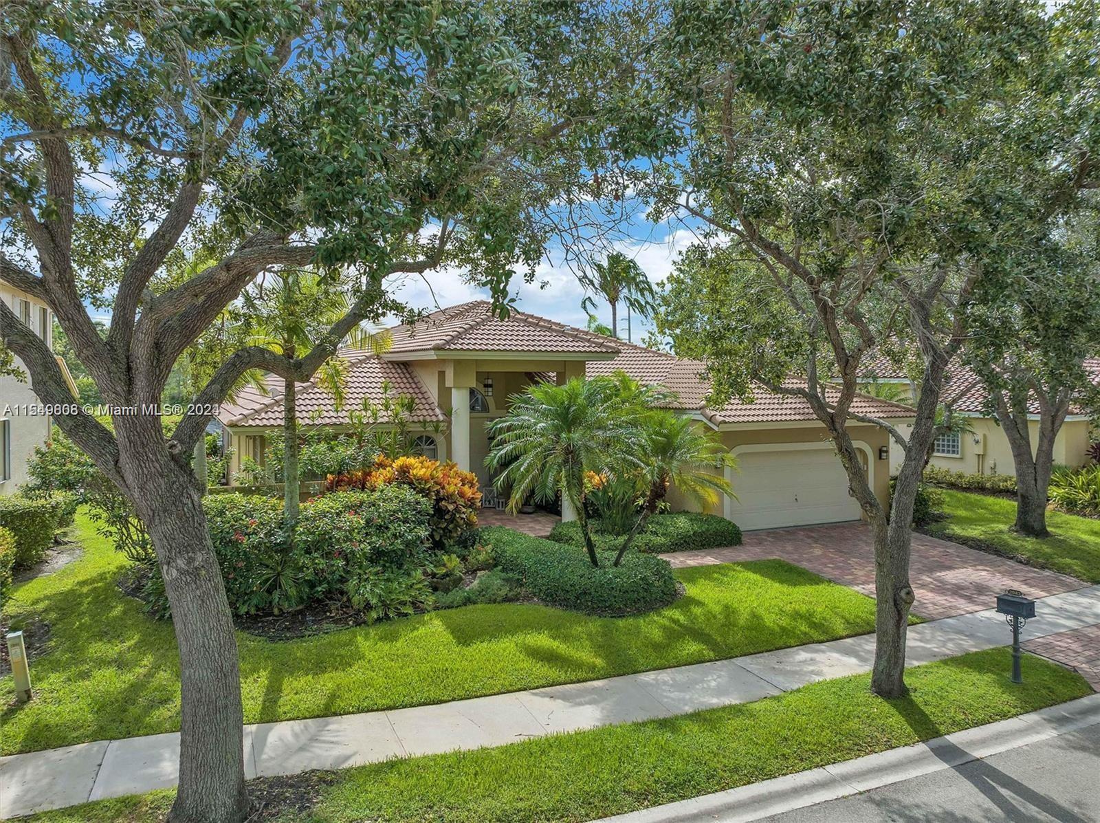 Photo of 2943 Oakbrook Dr in Weston, FL