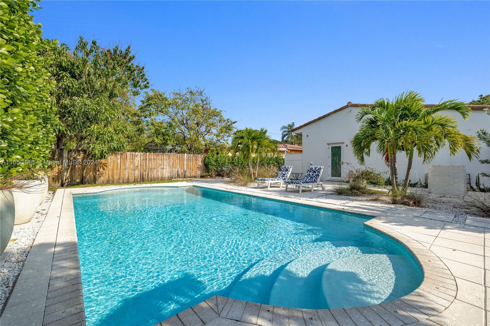 Lovely boutique home in a quiet bird sanctuary of Biscayne Park…and close to everything!...beaches&s