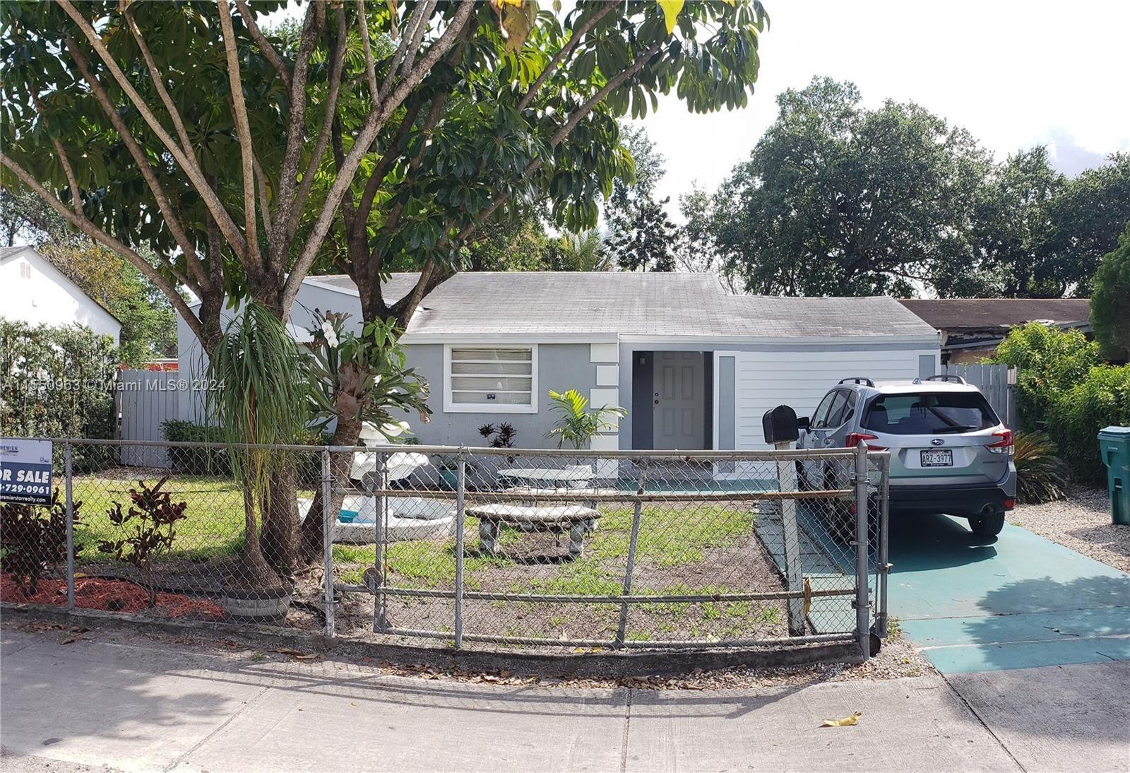 Photo of 2422 NW 87th St in Miami, FL