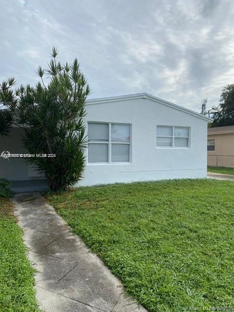 Photo of 4621 SW 19th St in West Park, FL