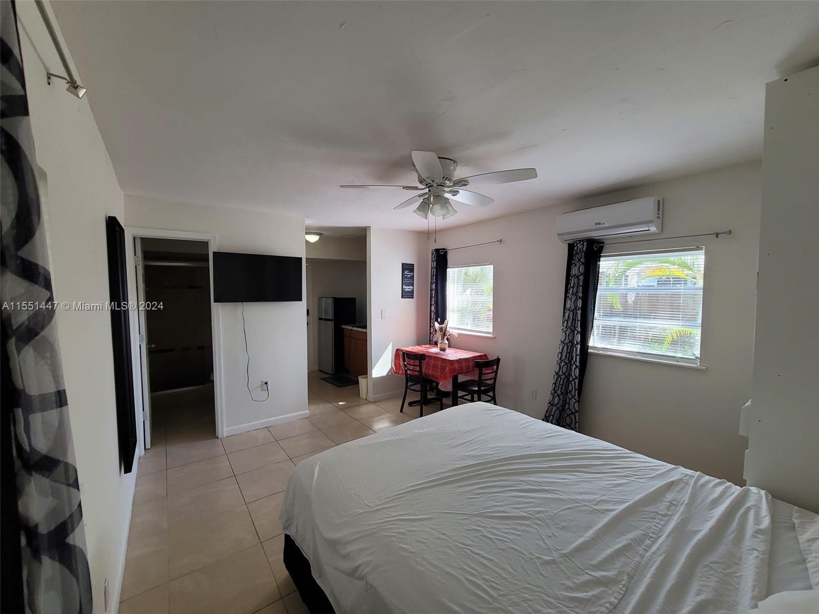 Photo of 2538 Wilson St #Unit #2 in Hollywood, FL