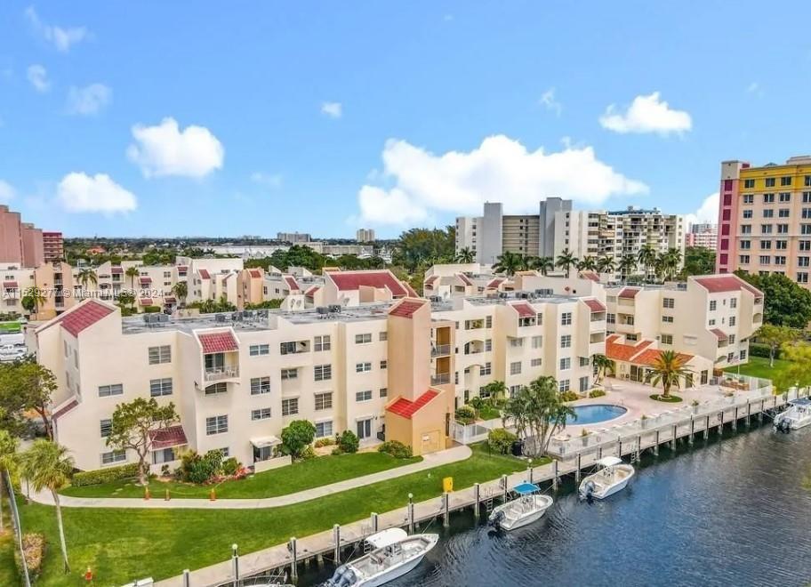 Waterfront community condominium next to intracoastal 5 minutes walk to the beach, dog park and rest