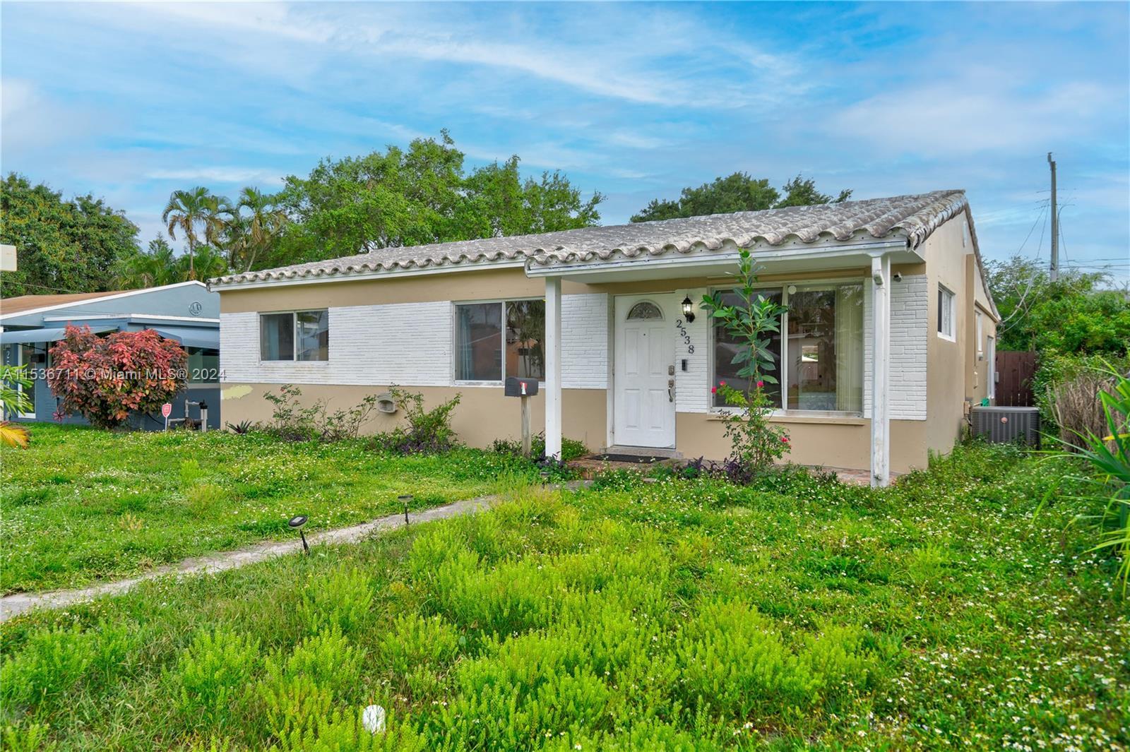 Photo of 2538 Coolidge St in Hollywood, FL