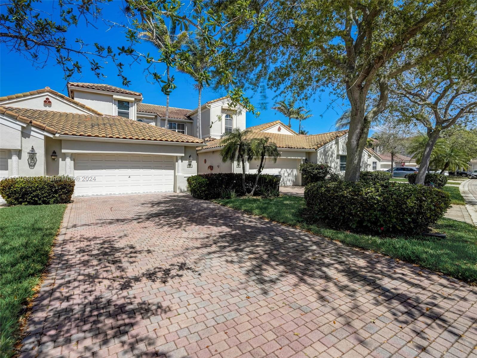 Beautiful 3-bedroom updated townhome in the prestigious gated community of Harbor Islands. This fres