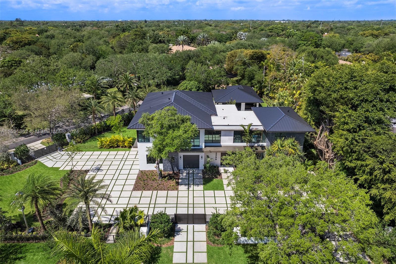 Indulge in the opulence of this immaculate 2024 brand-new modern estate in Pinecrest, meticulously c
