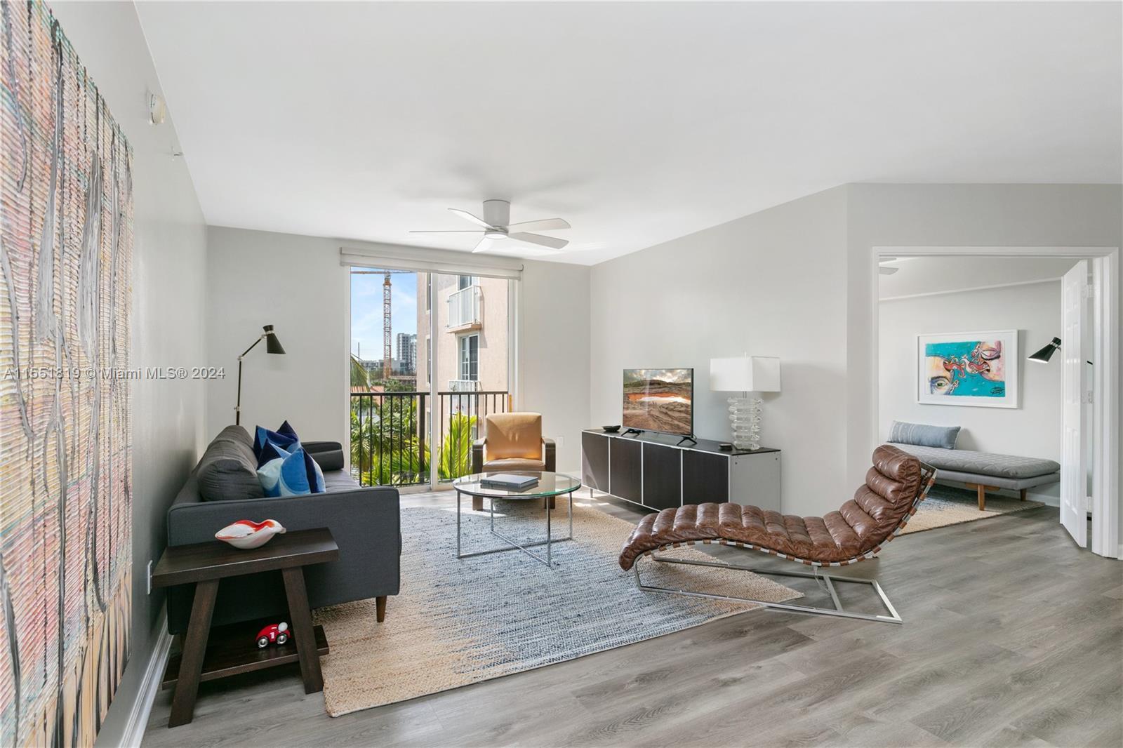 Introducing your Hollywood Oasis: A stunning 3-bed, 2-bath condo spanning 1277 sq ft. Relax in the s