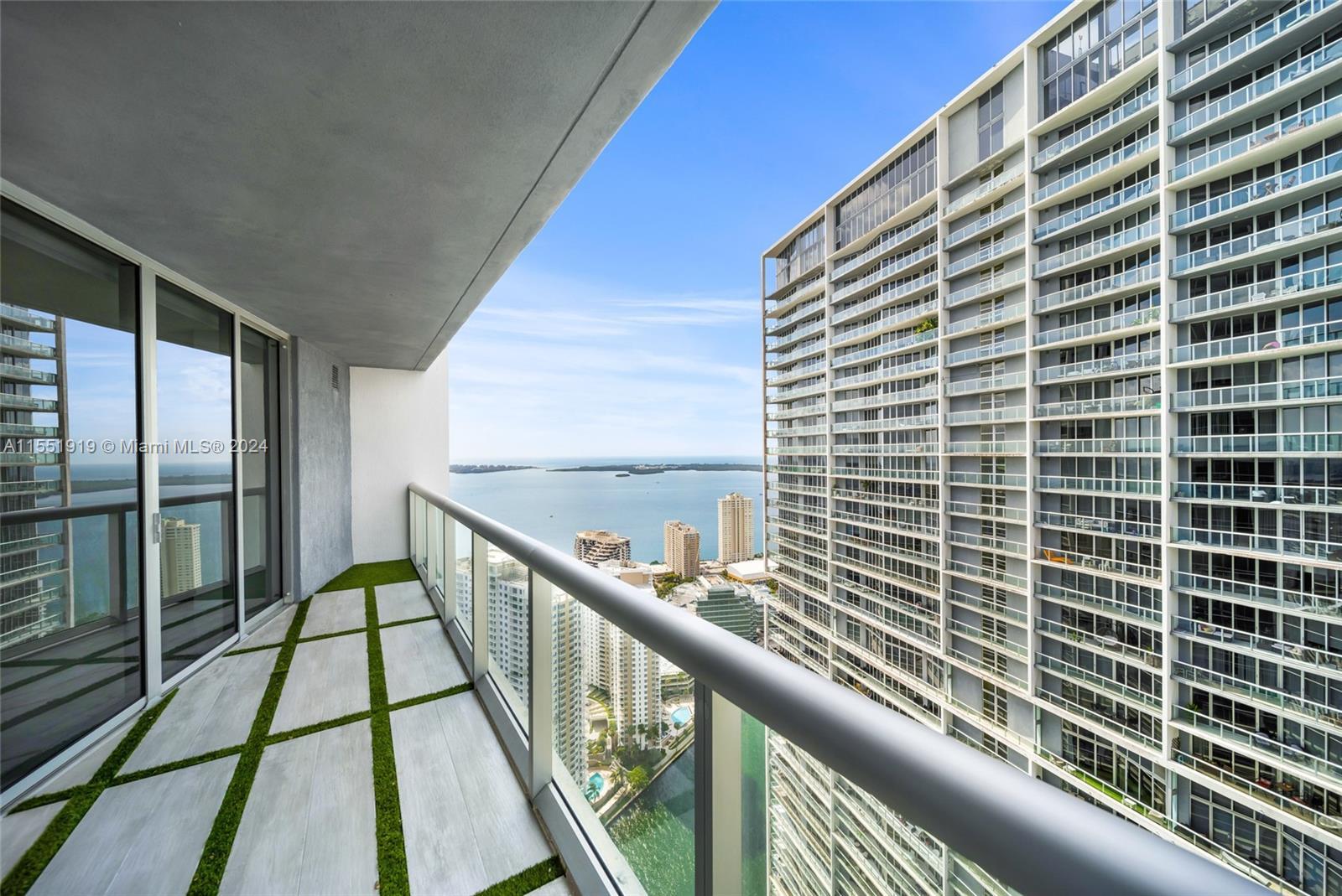 Elevating luxury living to new heights, Icon Brickell offers an unparalleled living experience. This