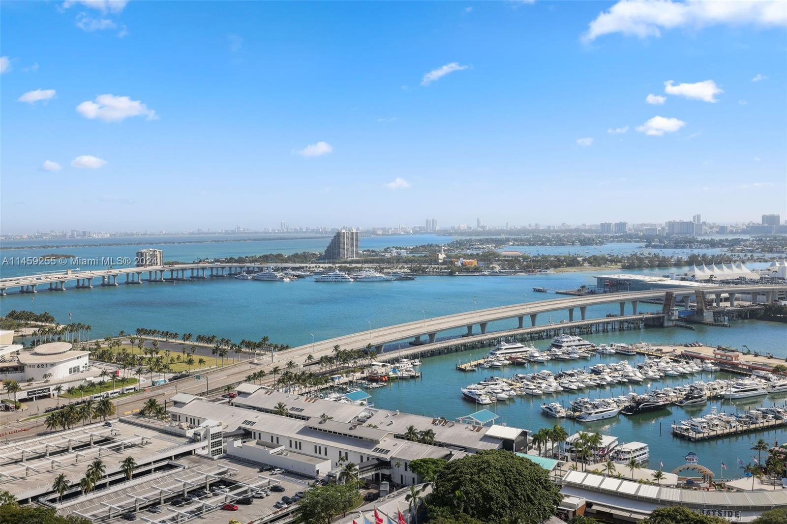 SPACIOUS 2 BEDROOM LAYOUT WITH STUNNING VIEWS OF BISCAYNE BAY AND DOWNTOWN MIAMI. CORNER UNIT WITH A