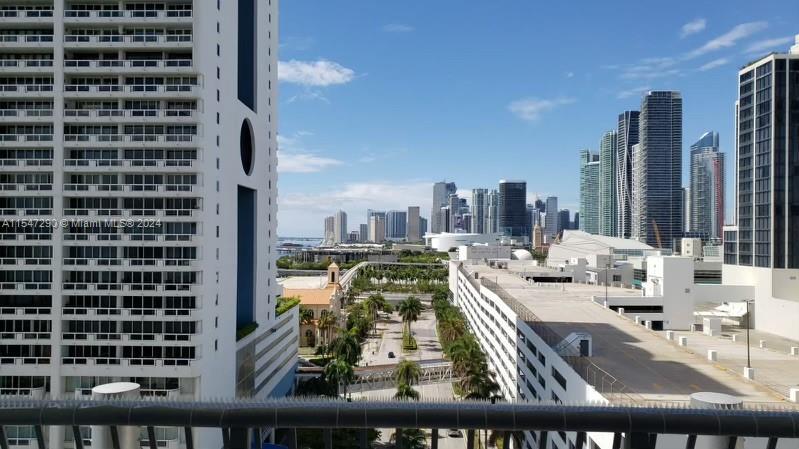 Amazing location, for Studio, nice view. Water/ City view in the heart of Brickell. Top of the line 