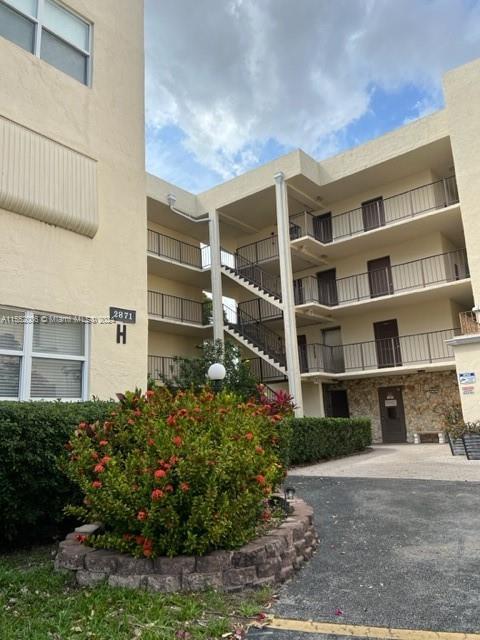 Photo of 2871 Somerset Dr #218 in Lauderdale Lakes, FL