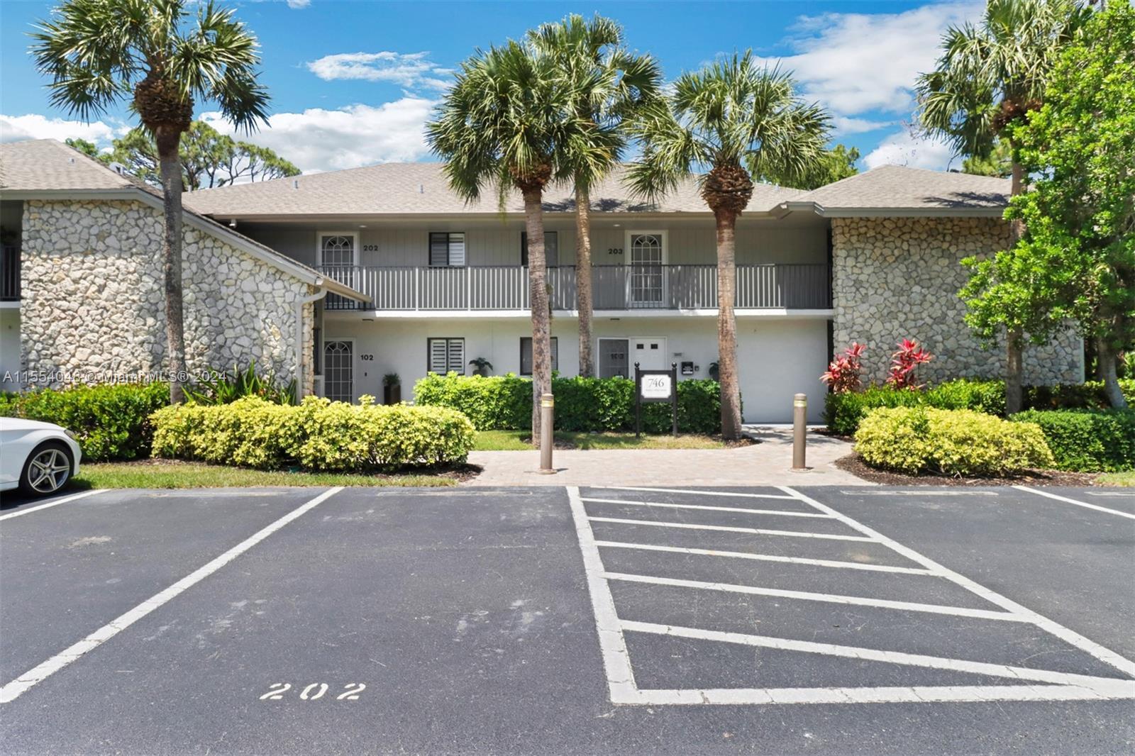 Photo of 746 Eagle Creek Dr #203 in Naples, FL