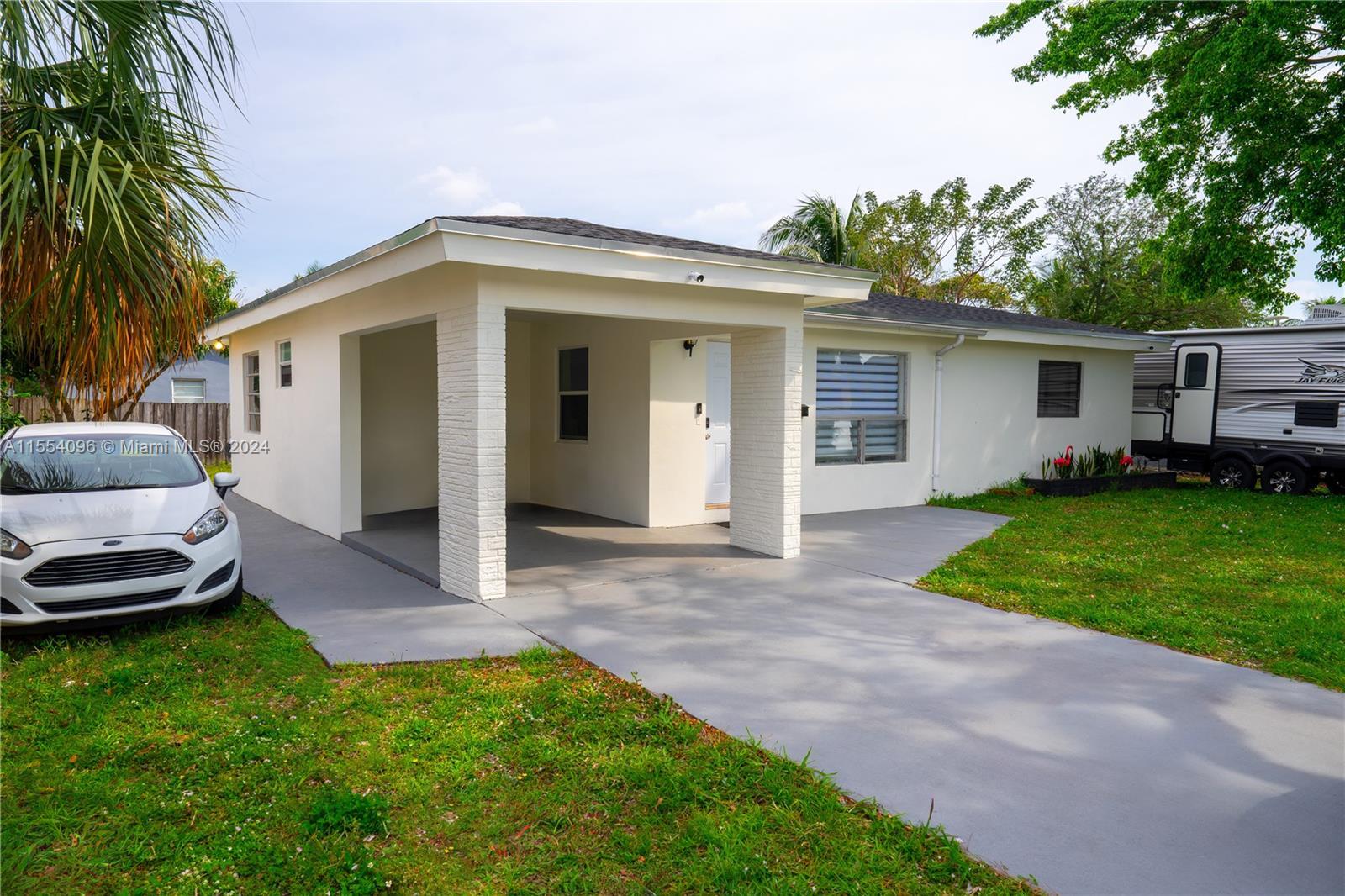 Photo of 2681 SW 8th St in Fort Lauderdale, FL