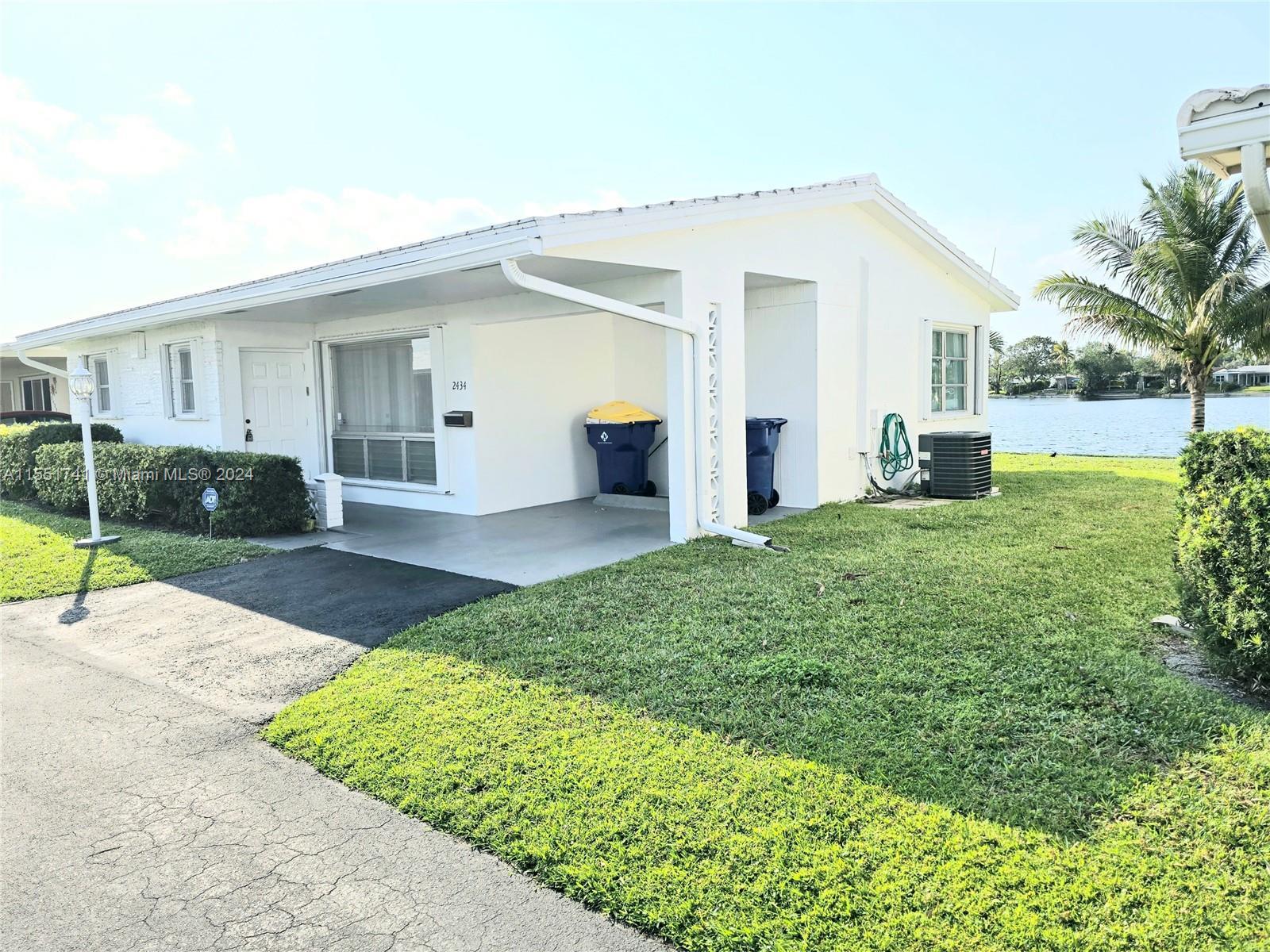Photo of 2434 Carlyle Ln in Hollywood, FL